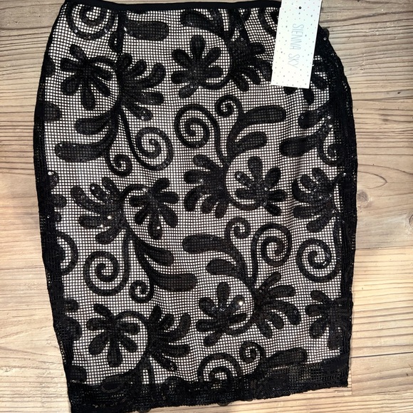 Black Sequins Skirt - Picture 1 of 2